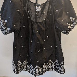 Karen Kane Embroidered Black and White Shirt Large